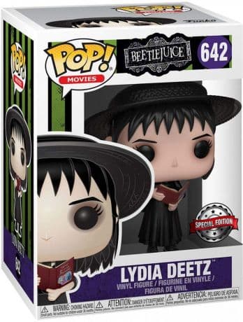 Lydia Deetz avec Livre