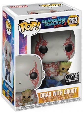 Drax tenant Groot dans ses bras
