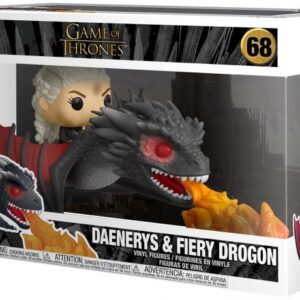 Daenerys sur Drogon crachant du feu